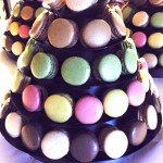 Traiteur : Pyramide de macarons en dessert